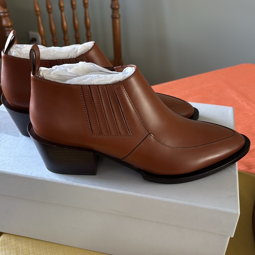 Robert Clergerie Marcie Brown Ankle Boots NIB 7